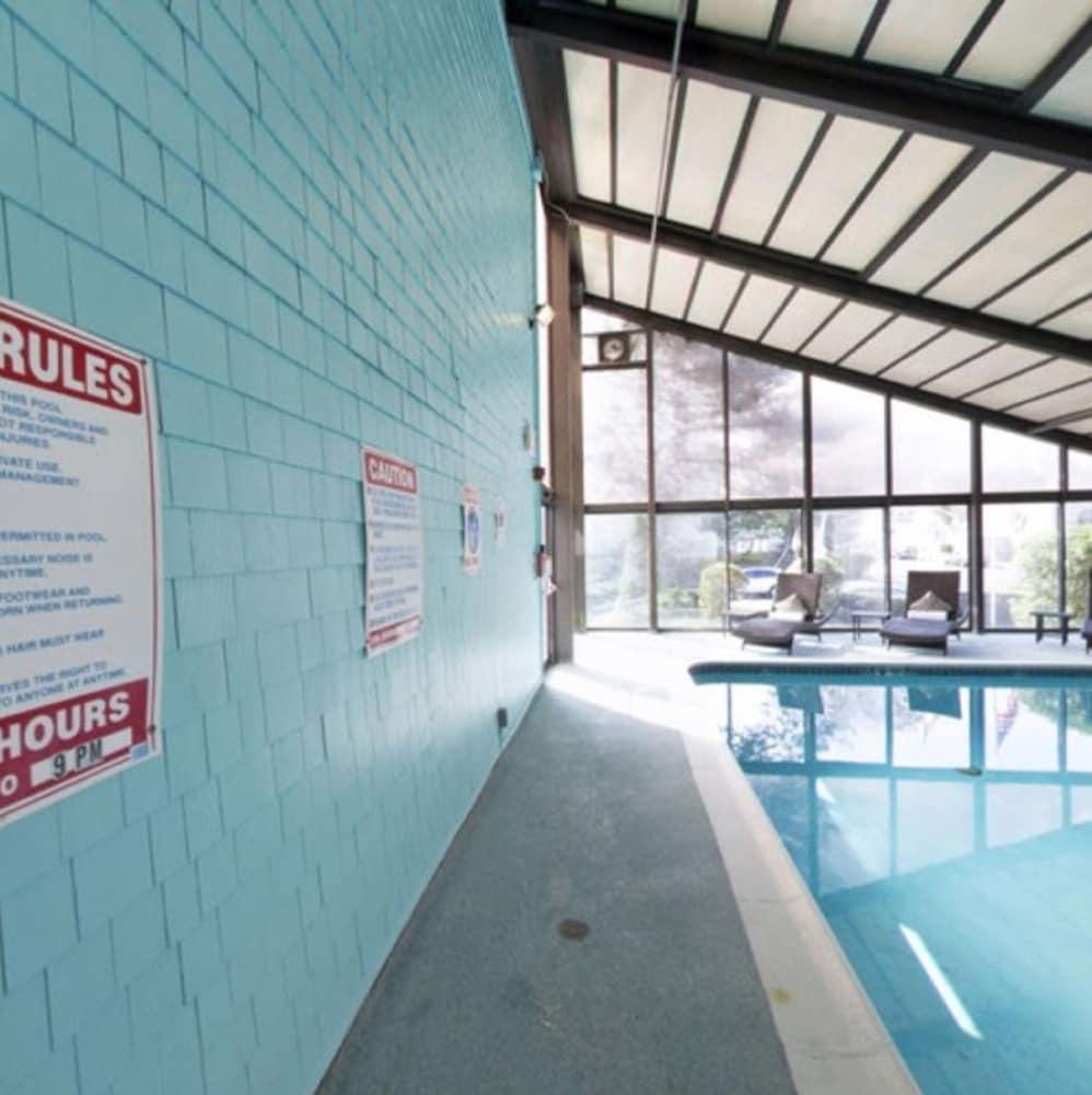 Aqua Blue Hotel photo 36