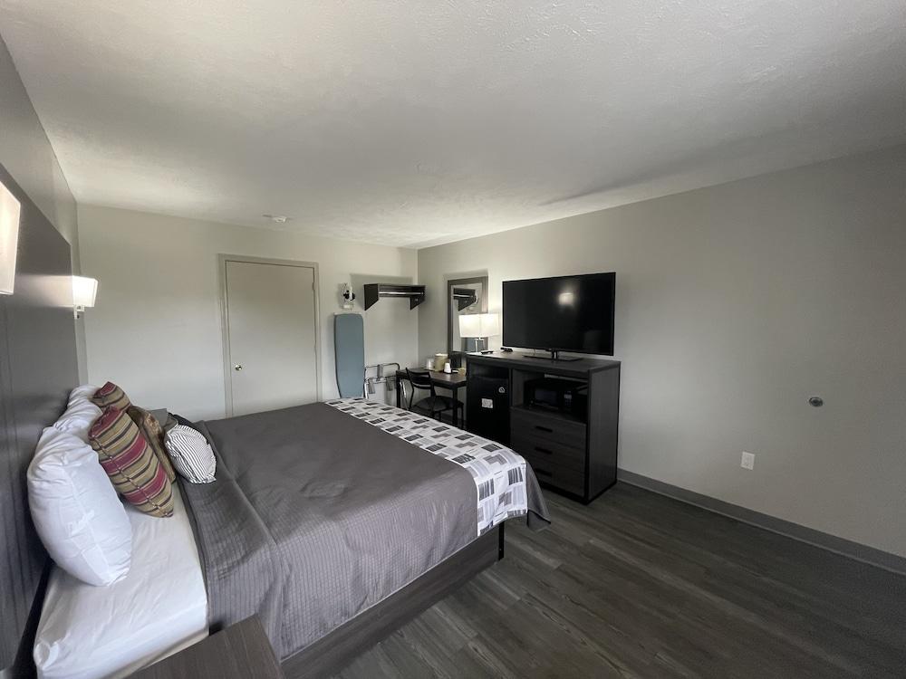 Embassy Inn photo 4