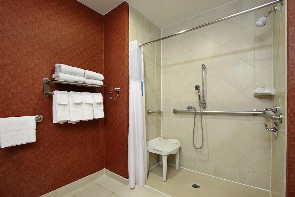 Hampton Inn & Suites Conroe - I-45 North photo 19