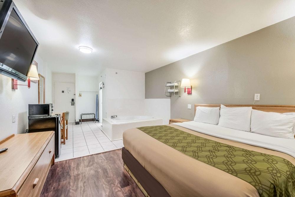 Econo Lodge Truman Inn photo 6