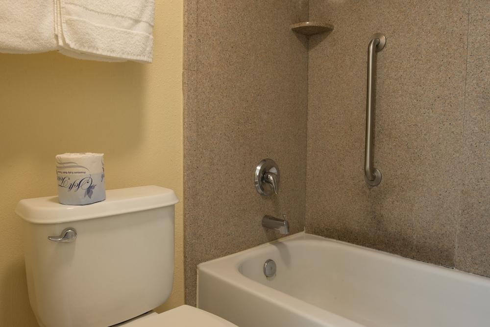 Budget Inn Cocoa photo 37