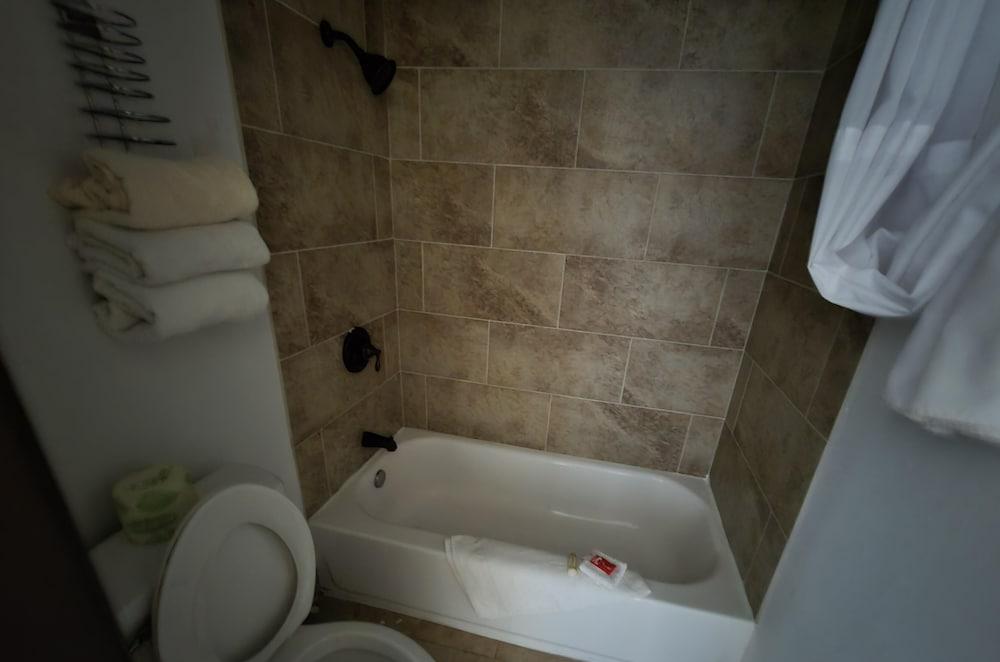Econo Lodge Eagle Nest photo 63