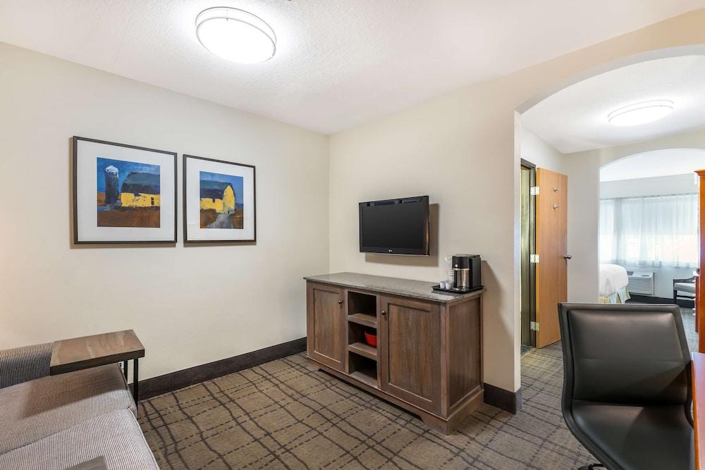 Best Western Plus University Park Inn & Suites photo 86