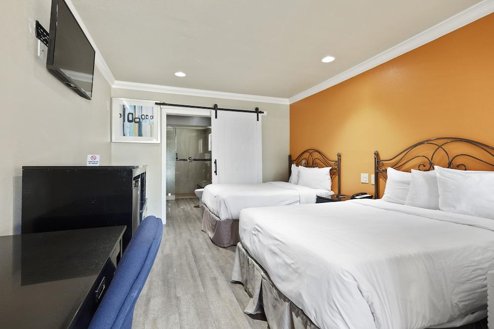 Le Blanc Inn & Suites photo 32