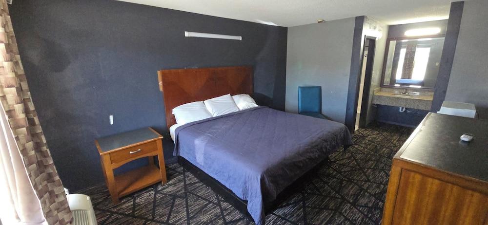 c towninn and suites photo 7