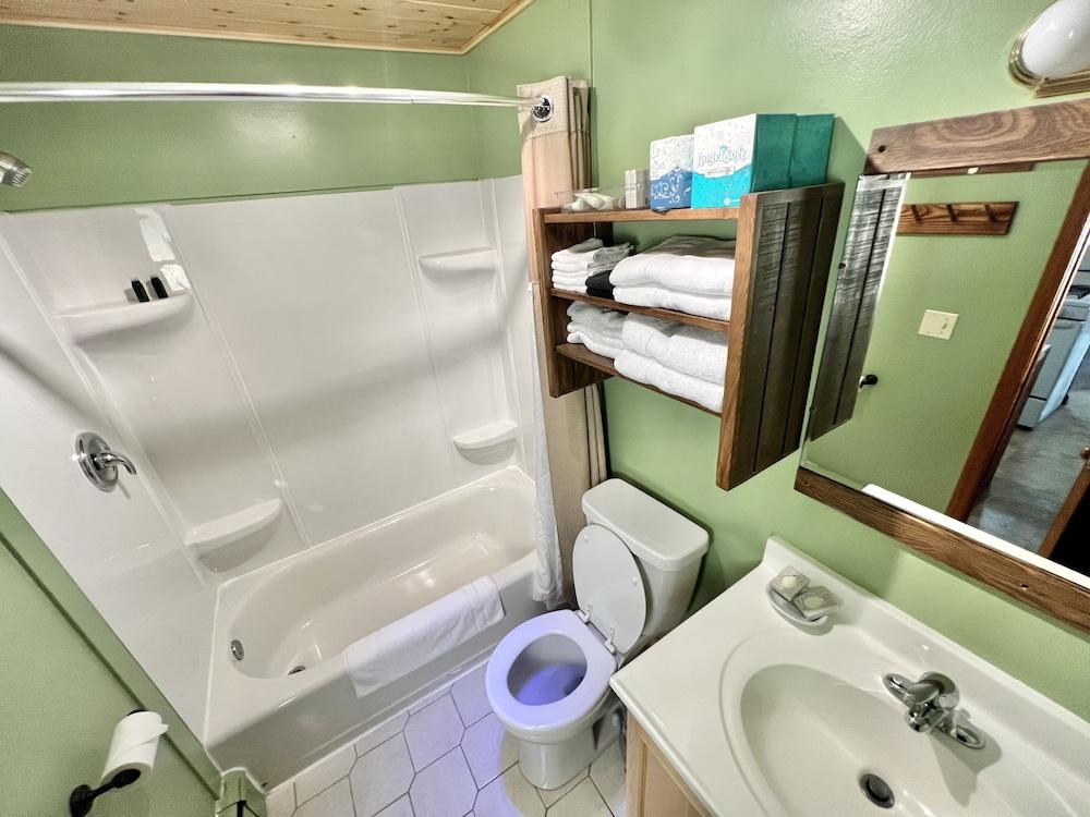 Thomsonite Beach Inn photo 54