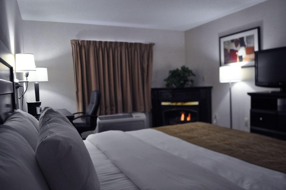 Holiday Inn Express & Suites Pittsfield - Berkshires by IHG photo 12