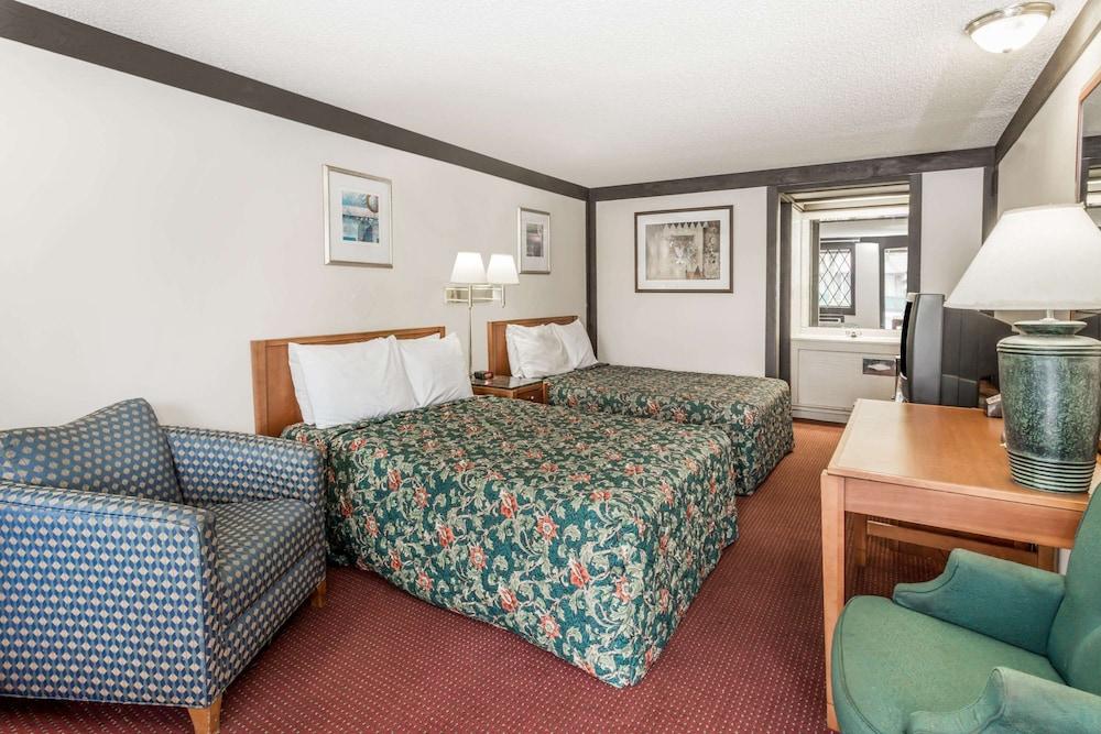Knights Inn Racine photo 2