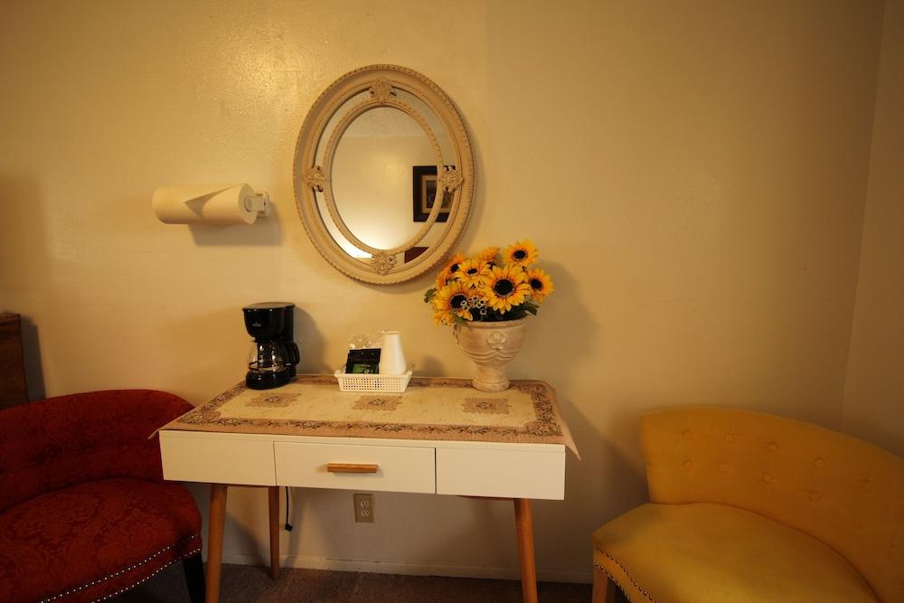 Mariner's Cove Inn photo 30