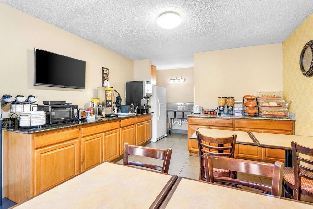 Brentwood Inn & Suites photo 34