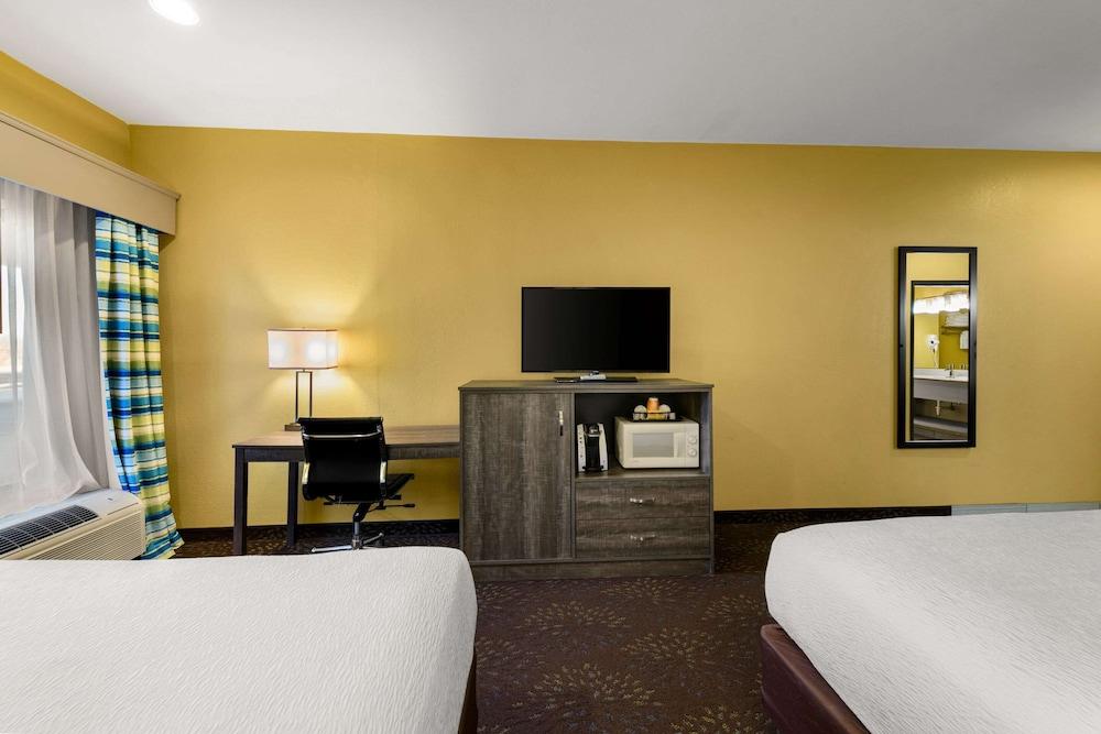 Quality Inn Warrensburg photo 19