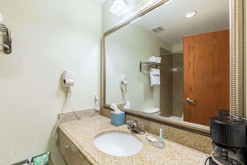 Suburban Studios Beaumont photo 12
