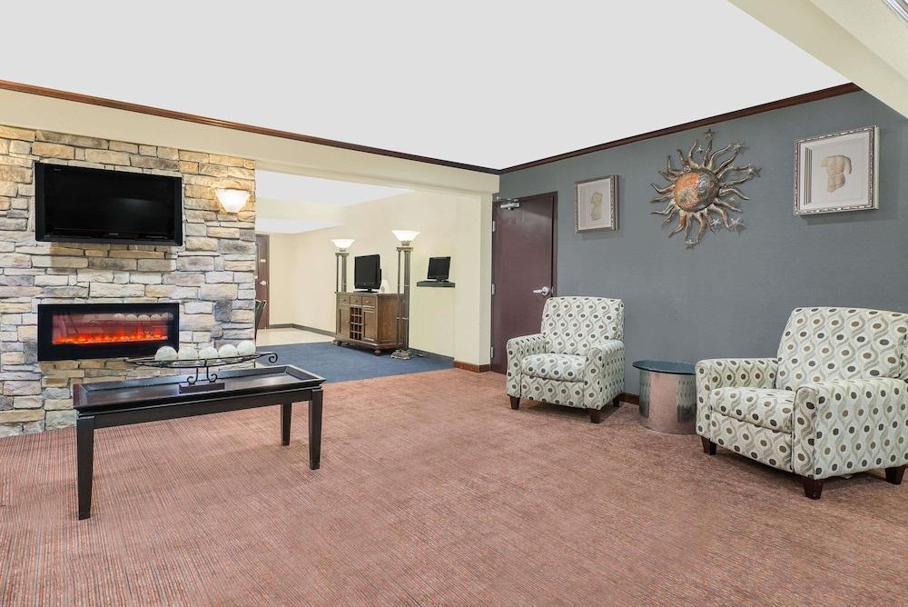 Travelodge by Wyndham Lima OH photo 11