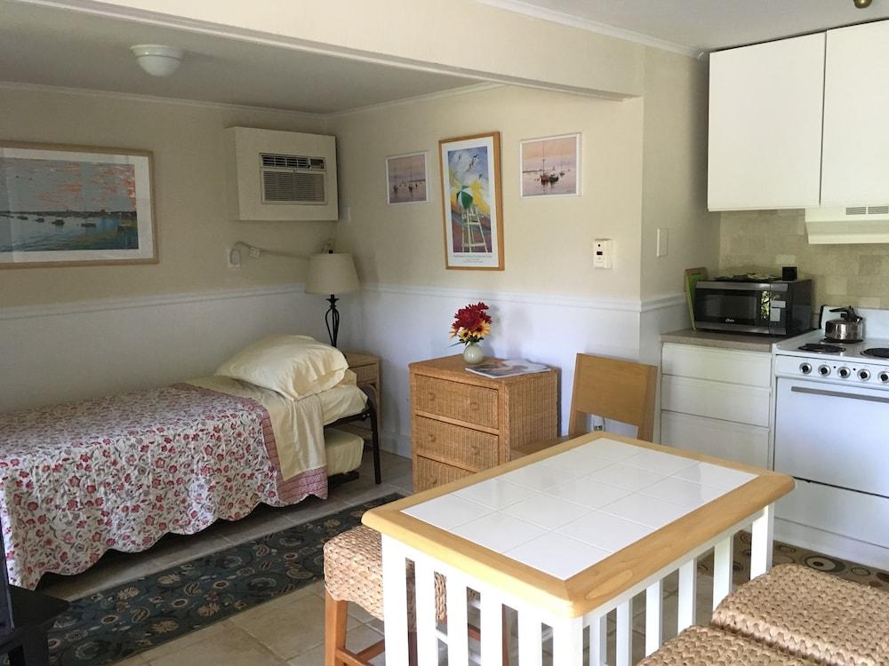 Westhampton Seabreeze Motel photo 20