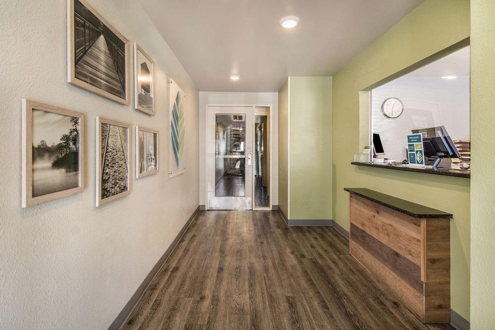 WoodSpring Suites Denton photo 4