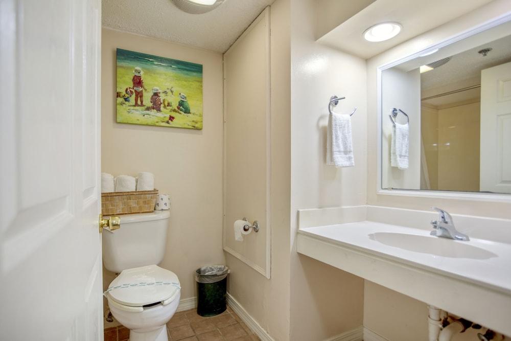 Edgewater Inn photo 33