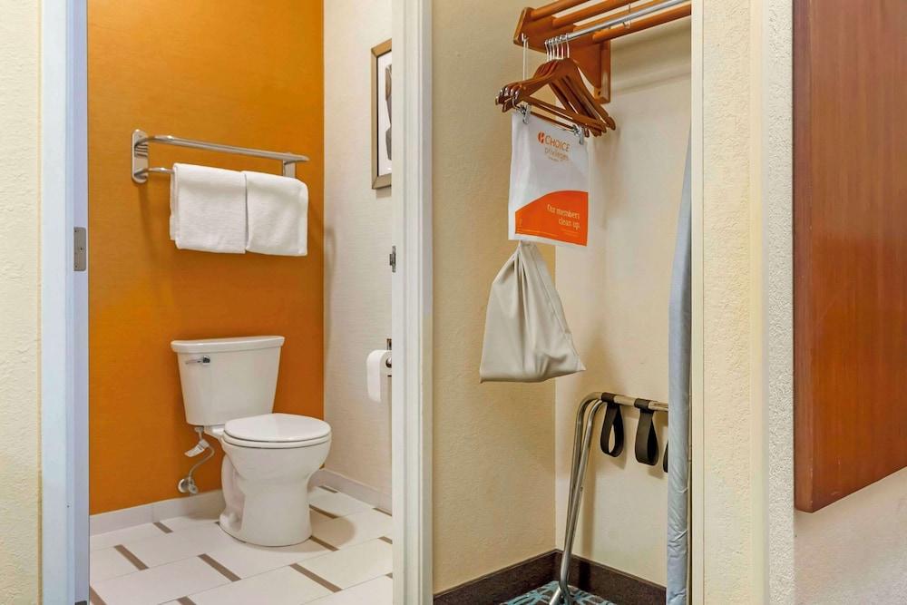 Comfort Inn & Suites Green Bay Stadium Area photo 9