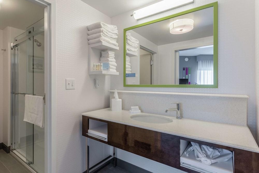 Hampton Inn & Suites Burlington photo 27