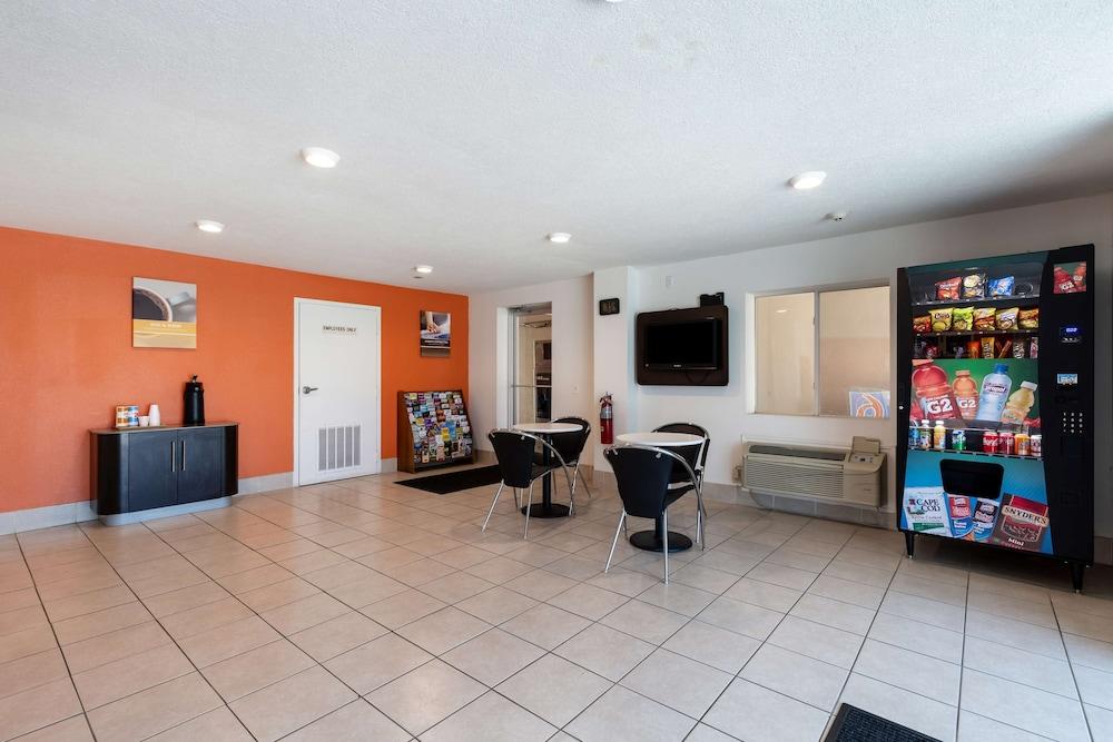 Motel 6 Houston, TX - East photo 31