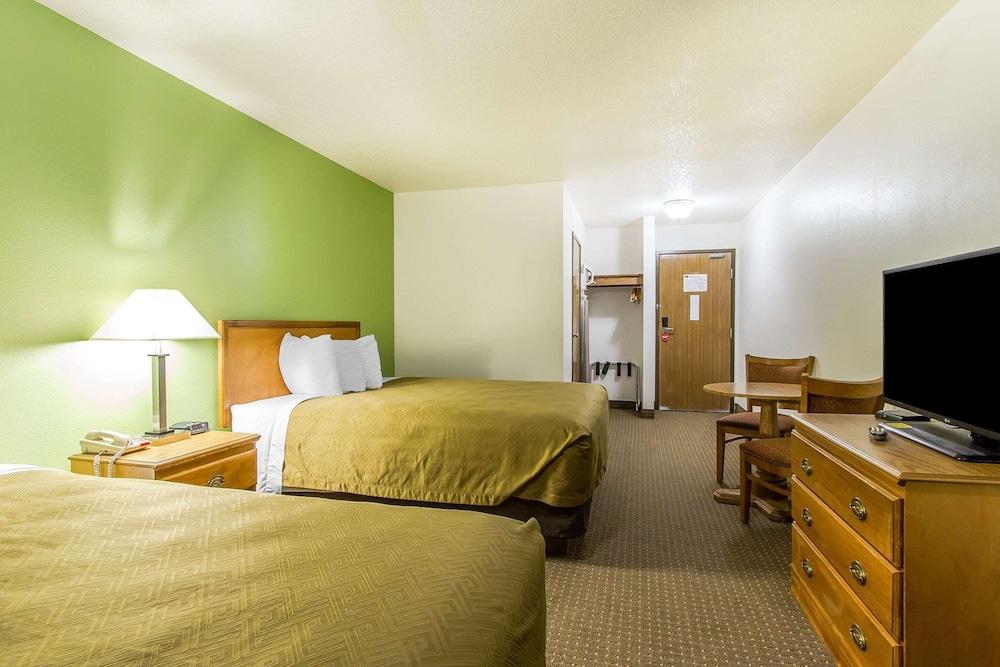 Econo Lodge Inn & Suites Pekin - Peoria Area photo 23