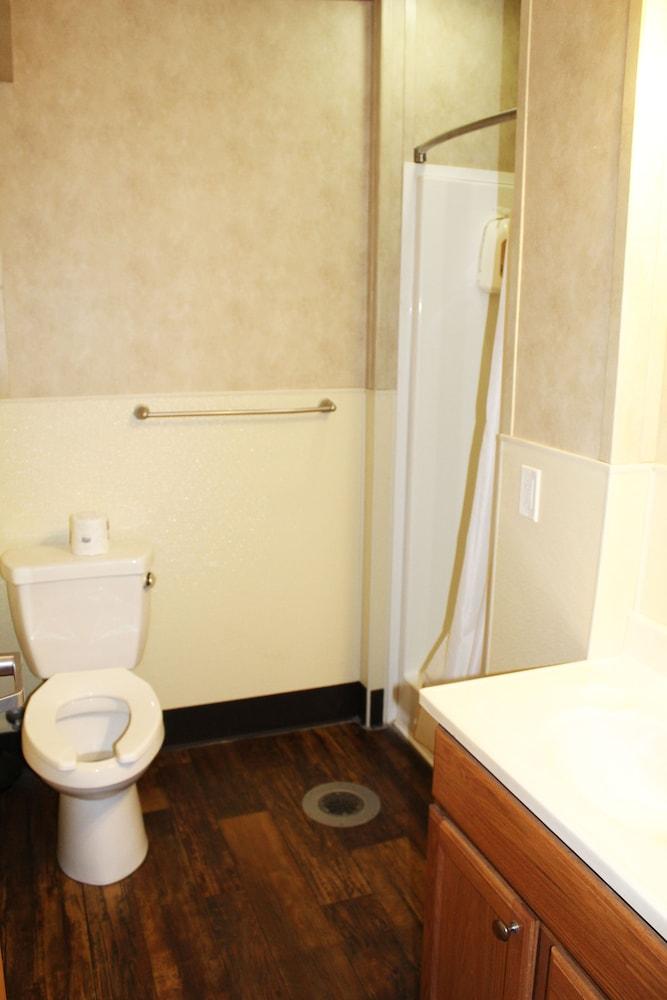 Target Hospitality-Pecos South Lodge photo 13