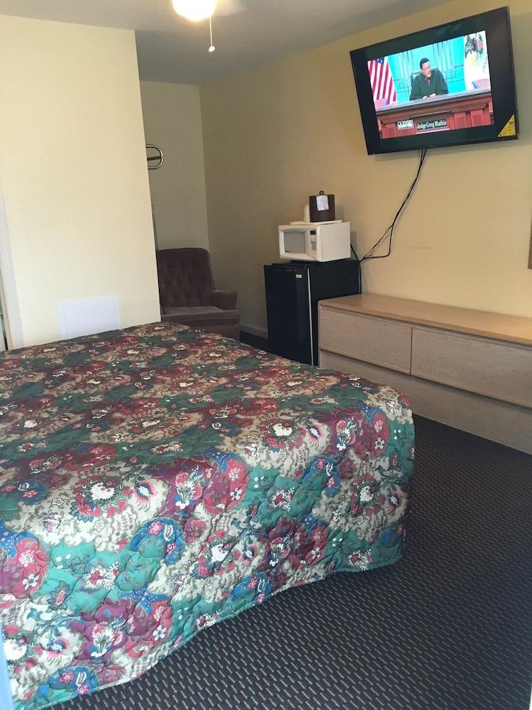 Shaws Komfort Motel photo 7