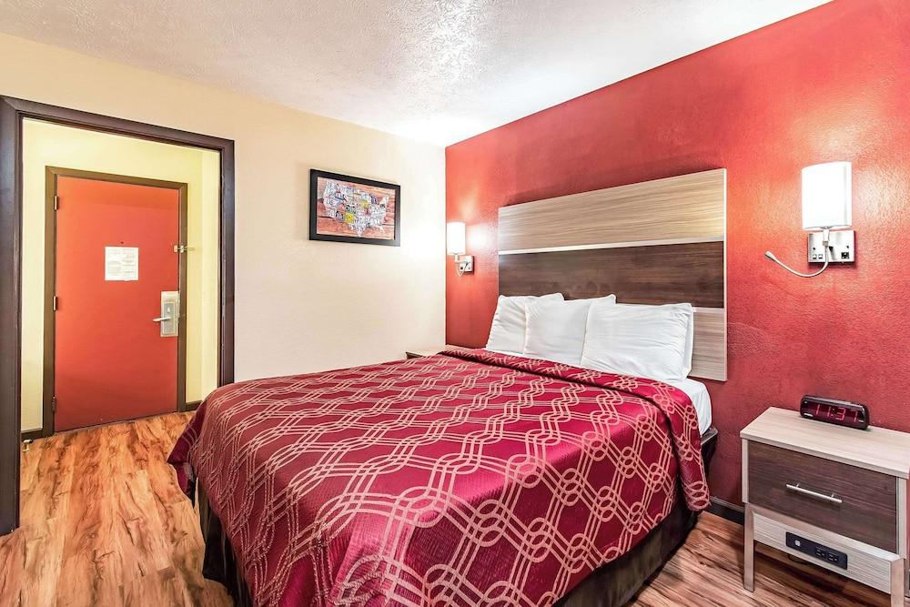 Econo Lodge Worthington - Columbus North photo 21