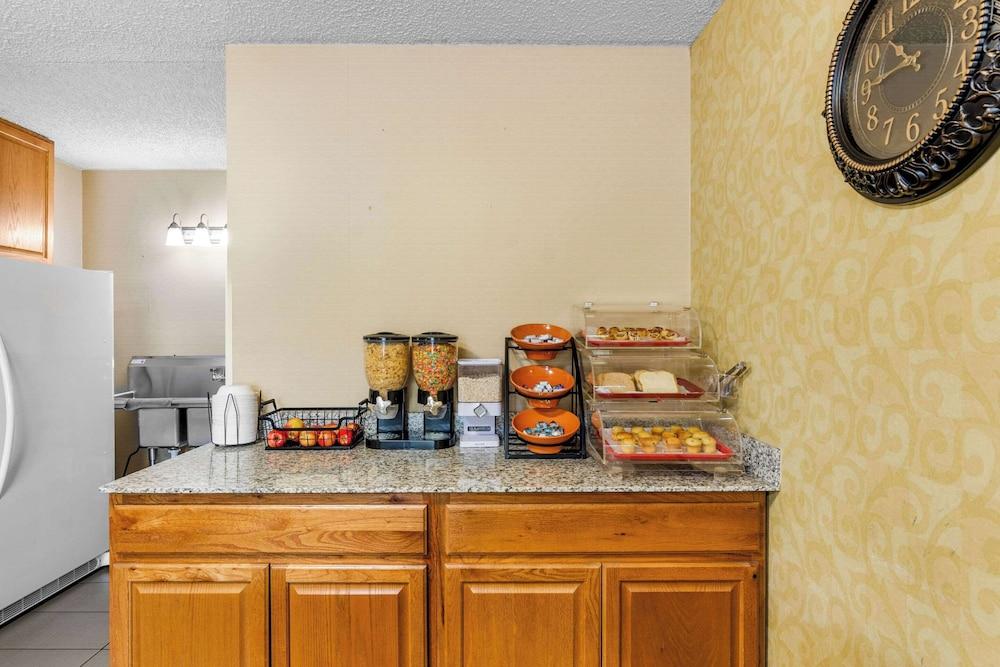 Brentwood Inn & Suites photo 35
