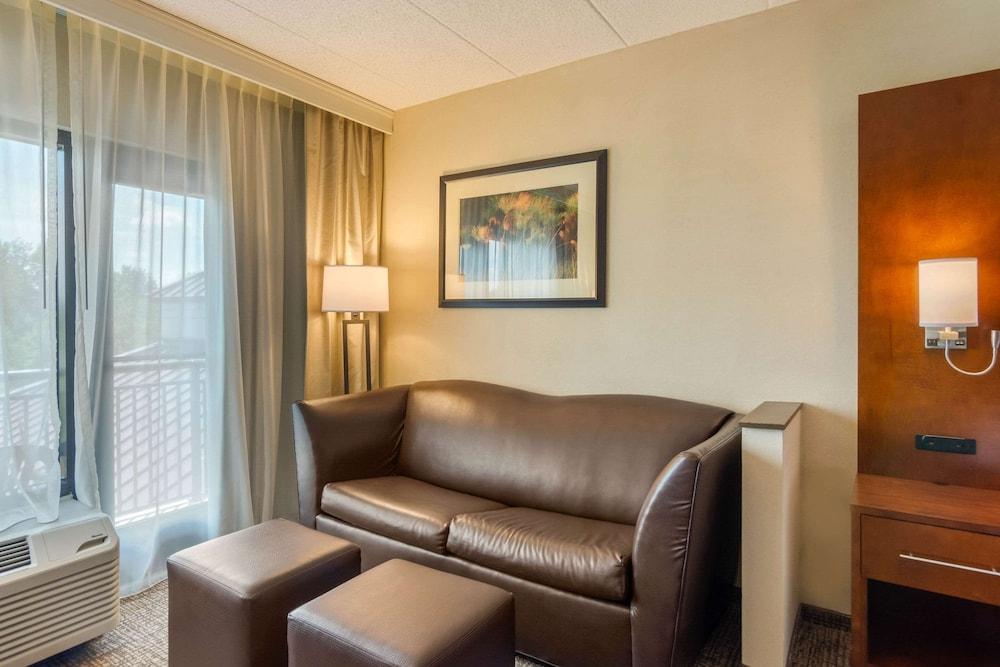 Comfort Suites South Park photo 31