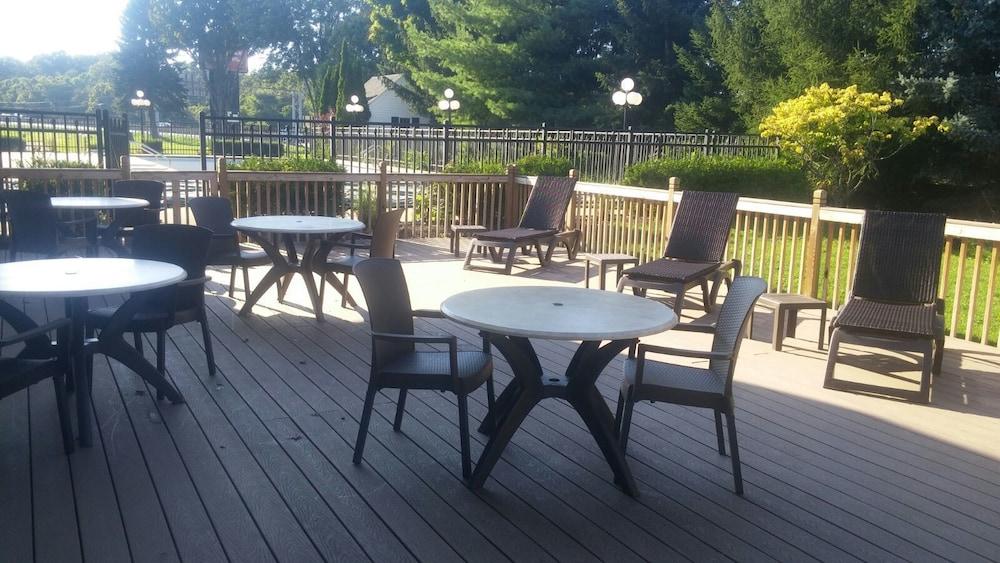 Clarion Inn Belle Vernon photo 25