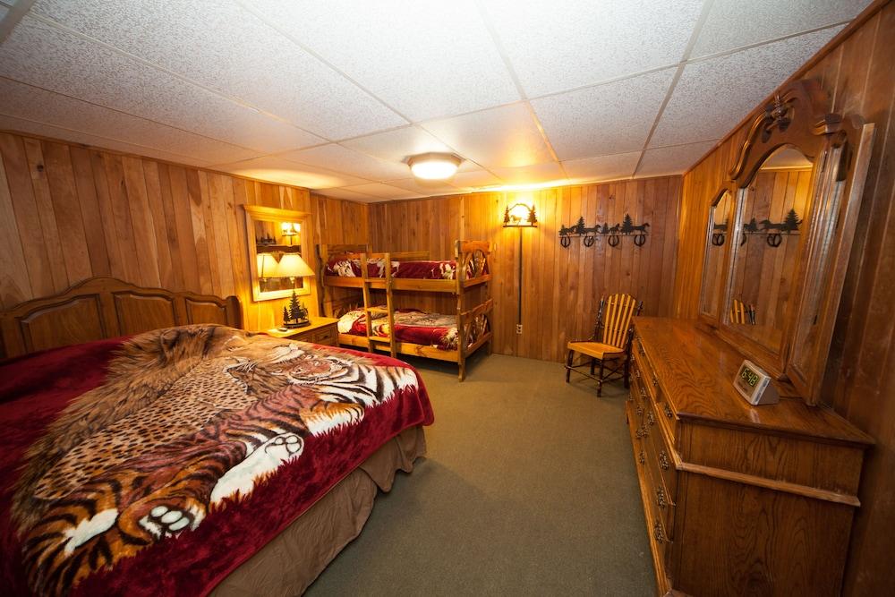 Log Cabin Lodge & Suites photo 41