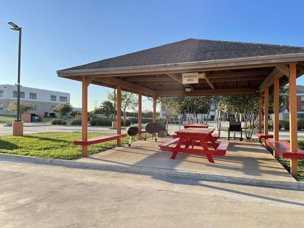 Sunbridge Inn and Suites photo 18