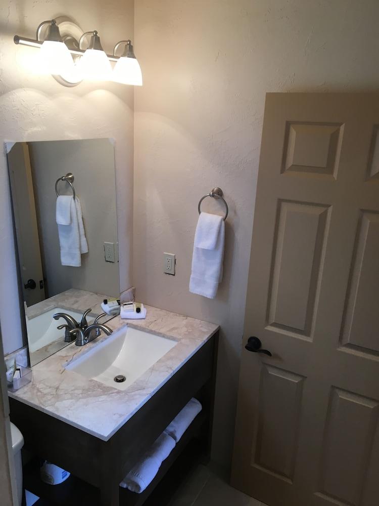 Mountain Ridge Cabins and Lodging photo 43