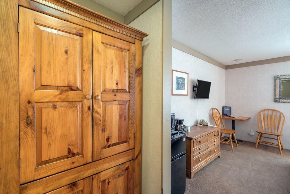 Mountainside Inn 216 1 Bedroom Hotel Room by Alpine Lodging Telluride photo 4