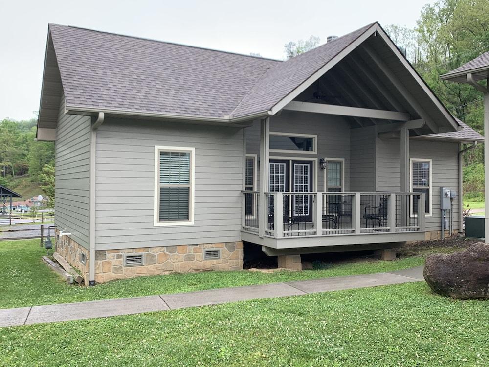 Carr's Northside Motel and Cottages photo 34