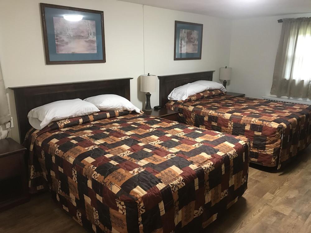 The Evergreen Motel photo 43