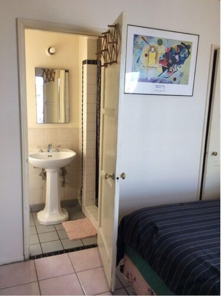 Pavilions Motel photo 16