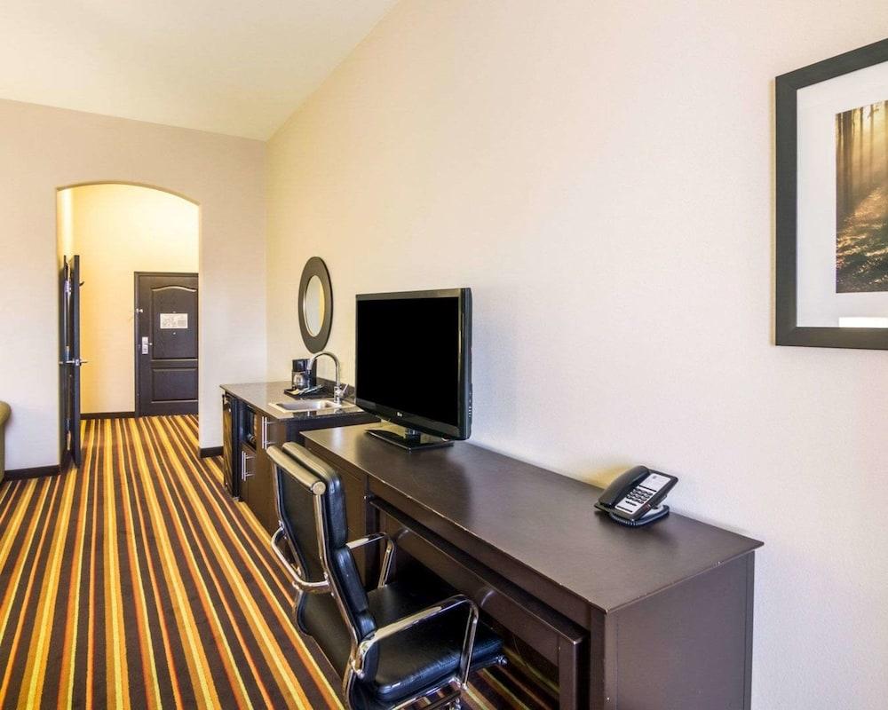 Spark by Hilton Amarillo Western Plaza photo 21