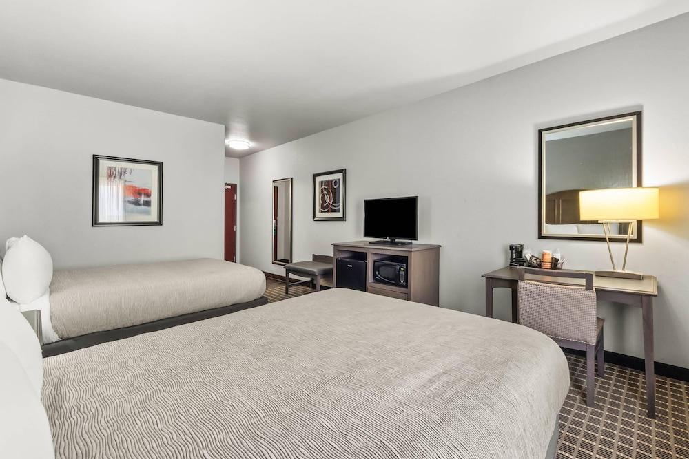 Quality Inn & Suites Pearsall photo 15