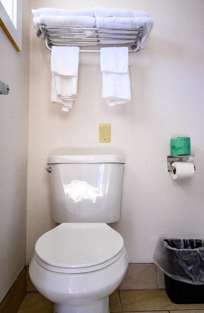 Bear Creek Inn photo 13
