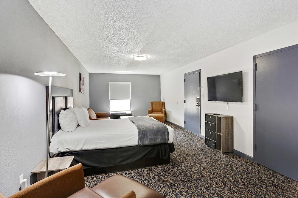 Ramada by Wyndham New Orleans photo 21