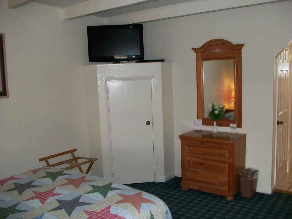 Barewood Inn and Suites photo 9