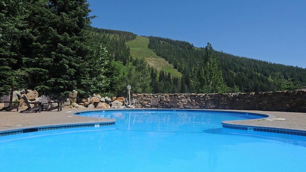 Selkirk Lodge photo 31