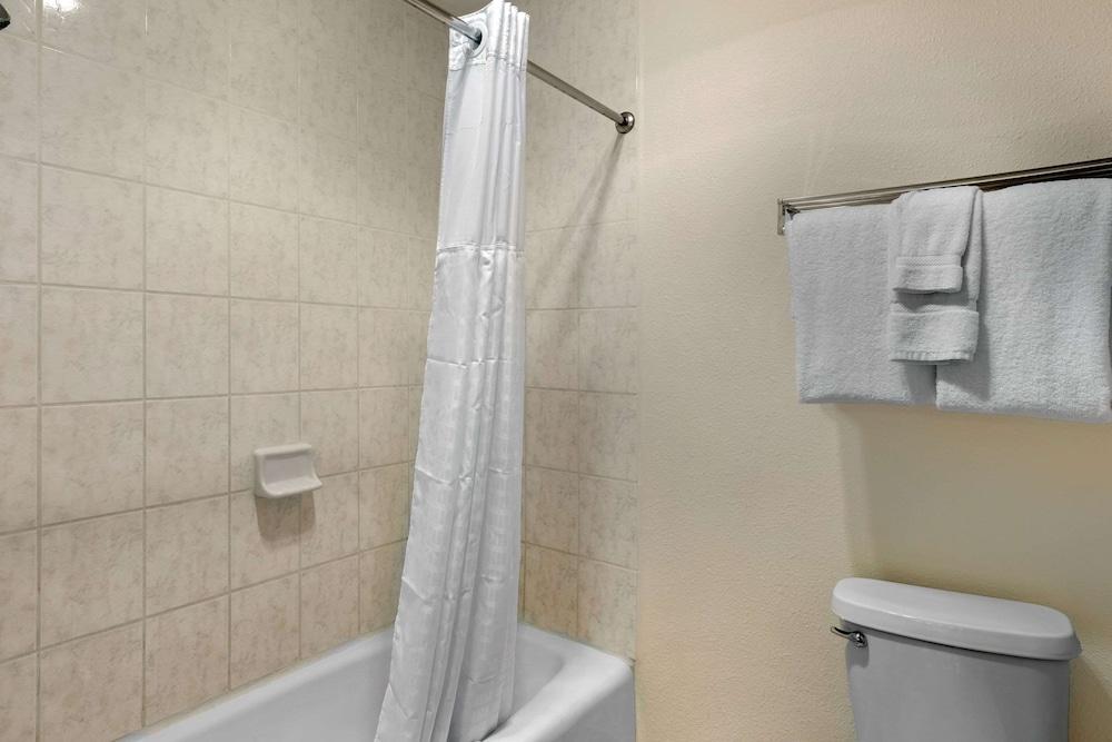 Econo Lodge Inn & Suites Socorro photo 5