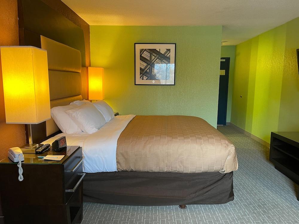 Clarion Inn photo 38