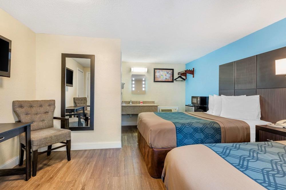 Econo Lodge West Yarmouth on Cape Cod photo 22