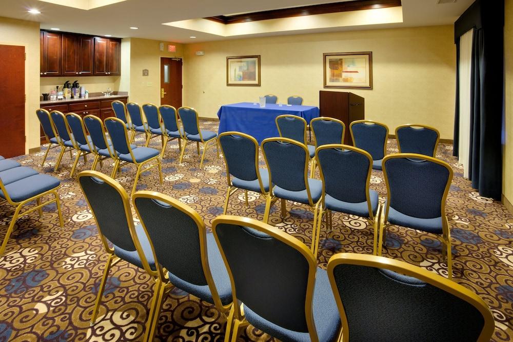 Holiday Inn Express Tower Center by IHG photo 26