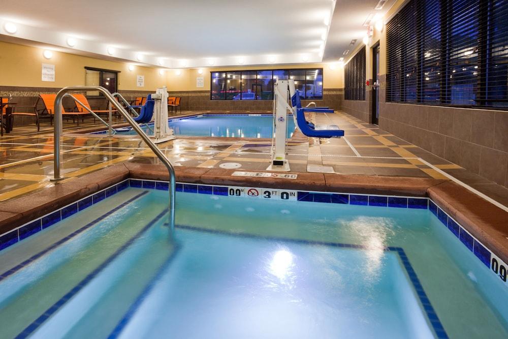 Holiday Inn Express & Suites Davenport by IHG photo 44