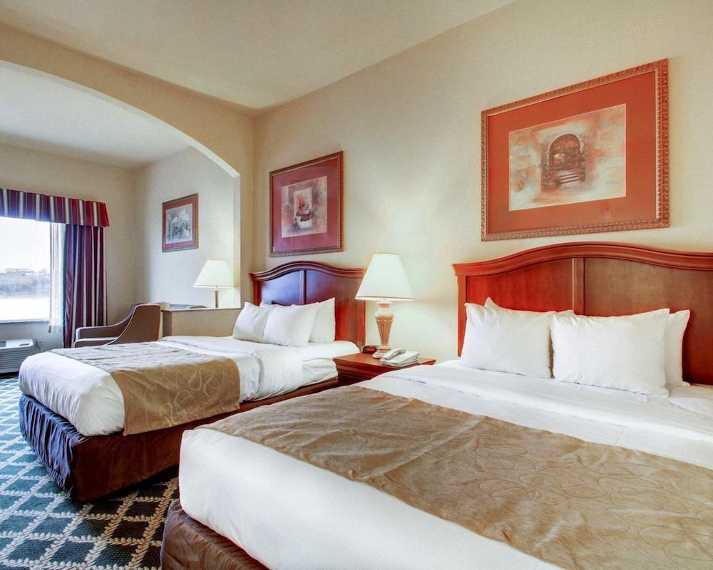 Clarion Suites Vidalia Riverfront photo 10