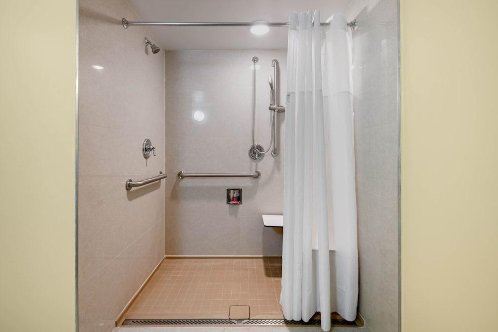 SureStay by Best Western Jacksonville Airport photo 32